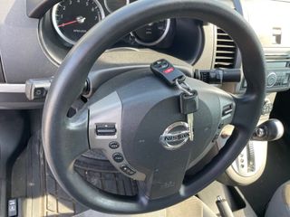 2011 Nissan Sentra 2.0SR - Interior Steering Wheel With Keys Image